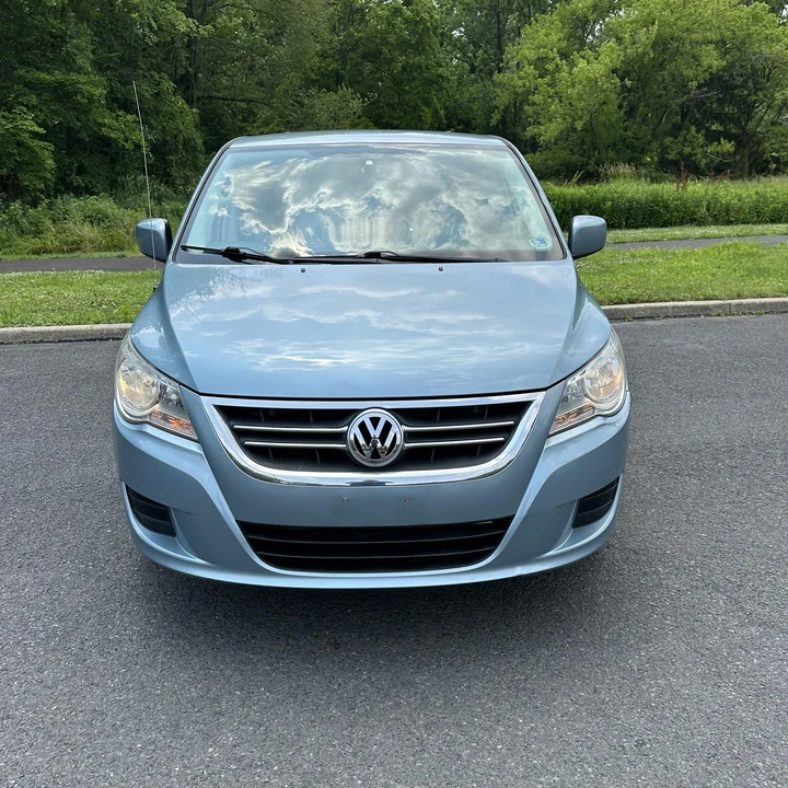 2009 Volkswagen Routan - Image 11 of 12