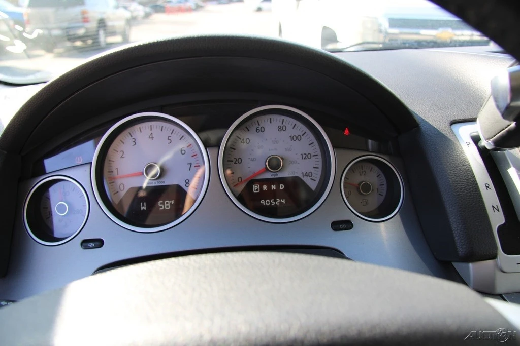 2009 Volkswagen Routan - Image 14 of 21