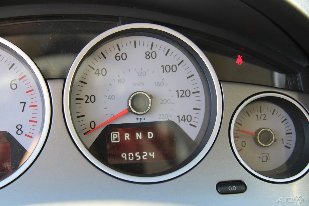 2009 Volkswagen Routan - Image 15 of 21