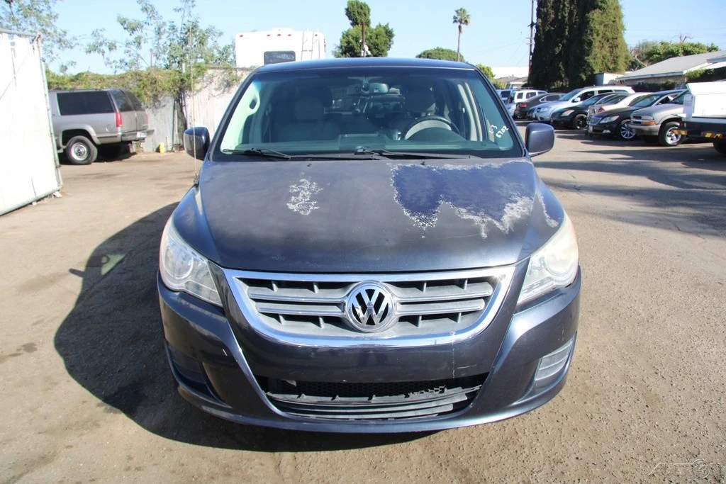 2009 Volkswagen Routan - Image 9 of 21