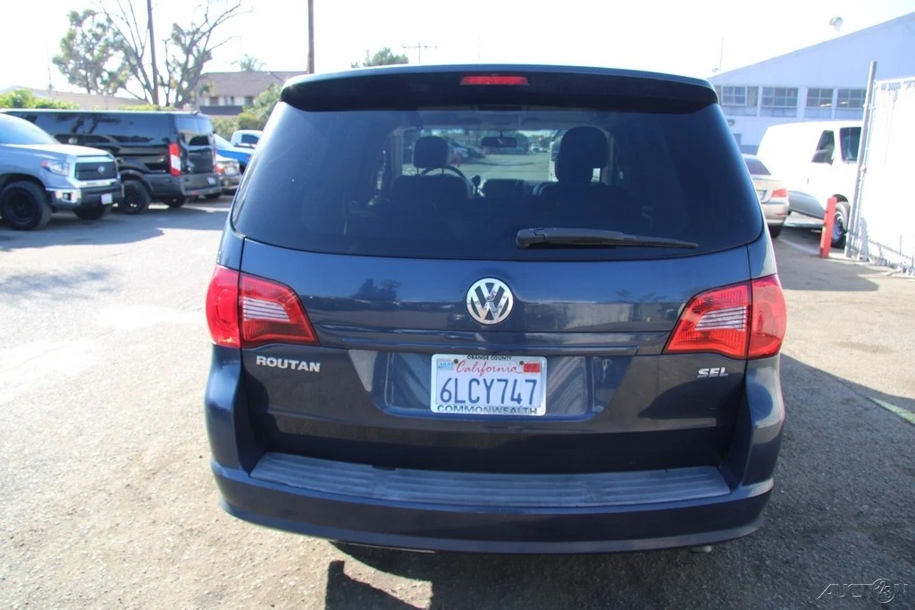 2009 Volkswagen Routan - Image 5 of 21