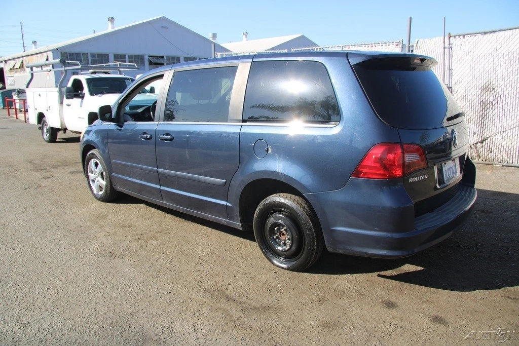 2009 Volkswagen Routan - Image 4 of 21