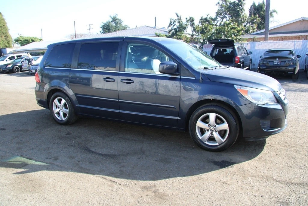 2009 Volkswagen Routan - Image 7 of 21
