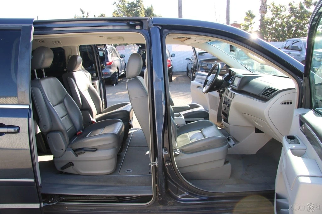 2009 Volkswagen Routan - Image 21 of 21
