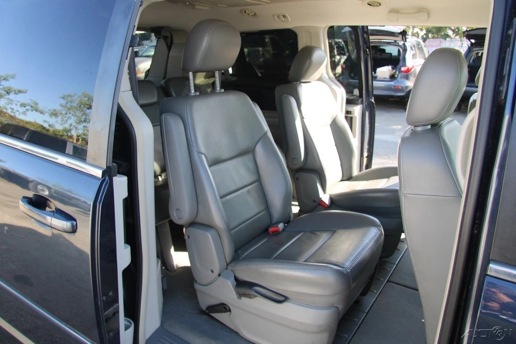 2009 Volkswagen Routan - Image 20 of 21