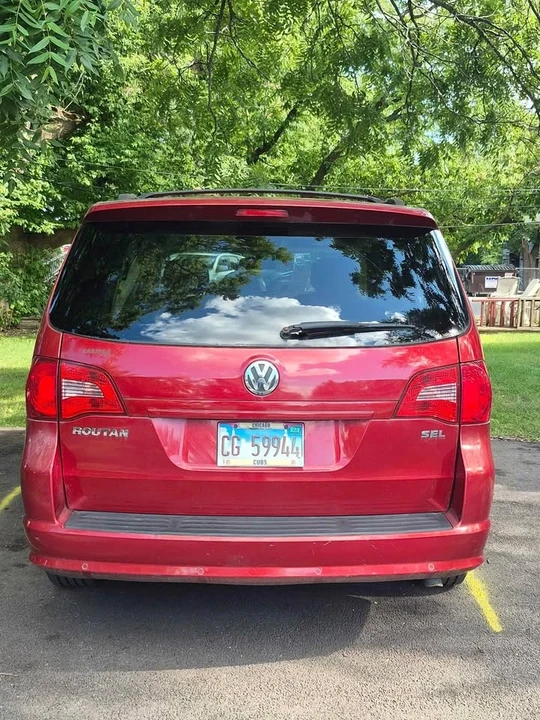 2009 Volkswagen Routan - Image 7 of 10