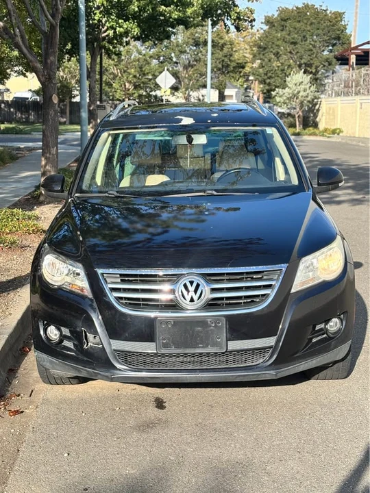 2009 Volkswagen Tiguan - Image 2 of 7