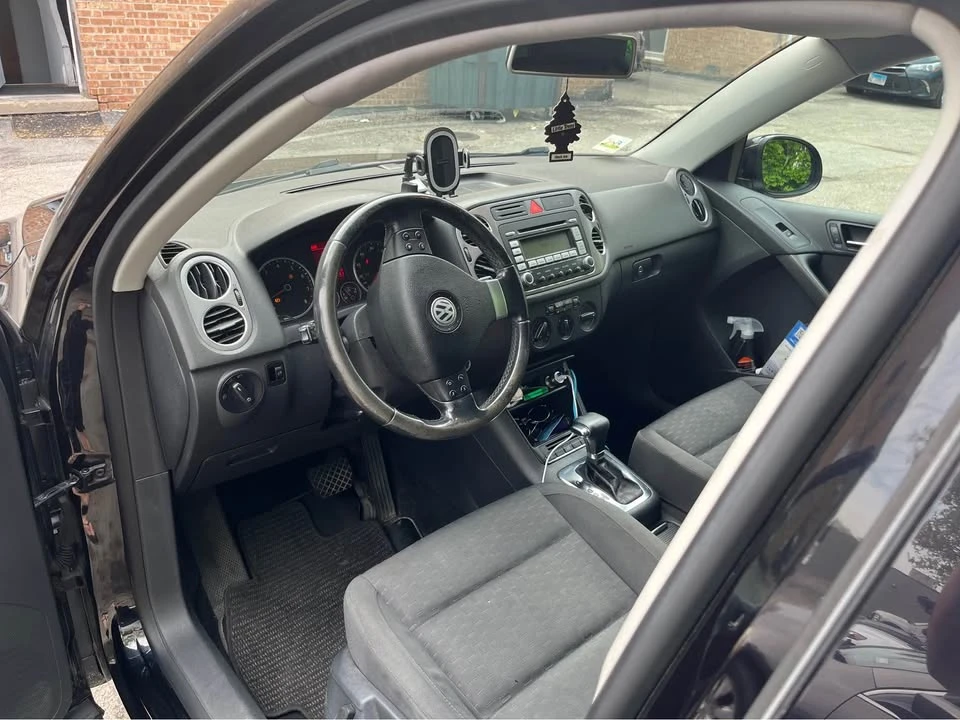 2009 Volkswagen Tiguan - Image 2 of 9