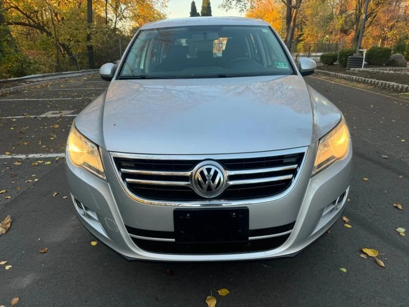 2009 Volkswagen Tiguan - Image 2 of 12