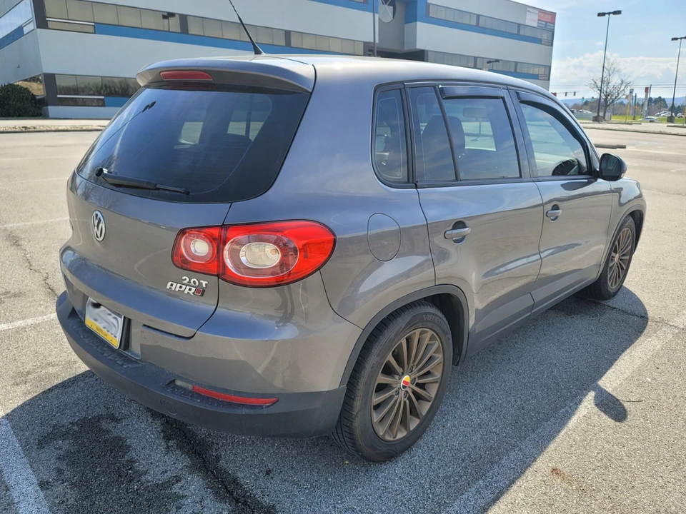 2009 Volkswagen Tiguan - Image 2 of 18