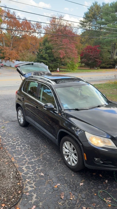 2009 Volkswagen Tiguan - Image 2 of 7