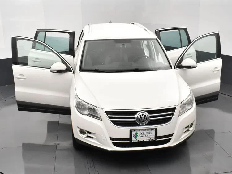 2009 Volkswagen Tiguan - Image 10 of 12