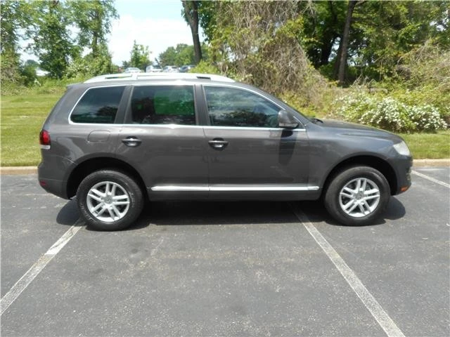 2009 Volkswagen Touareg - Image 2 of 12
