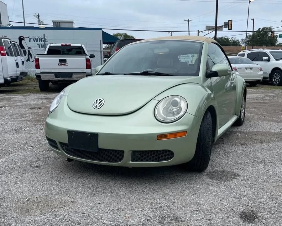2009 Volkswagen New Beetle - Image 2 of 15