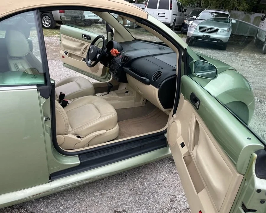 2009 Volkswagen New Beetle - Image 14 of 15