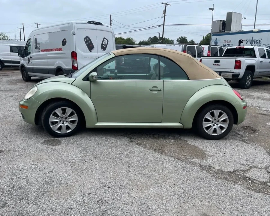 2009 Volkswagen New Beetle - Image 3 of 15