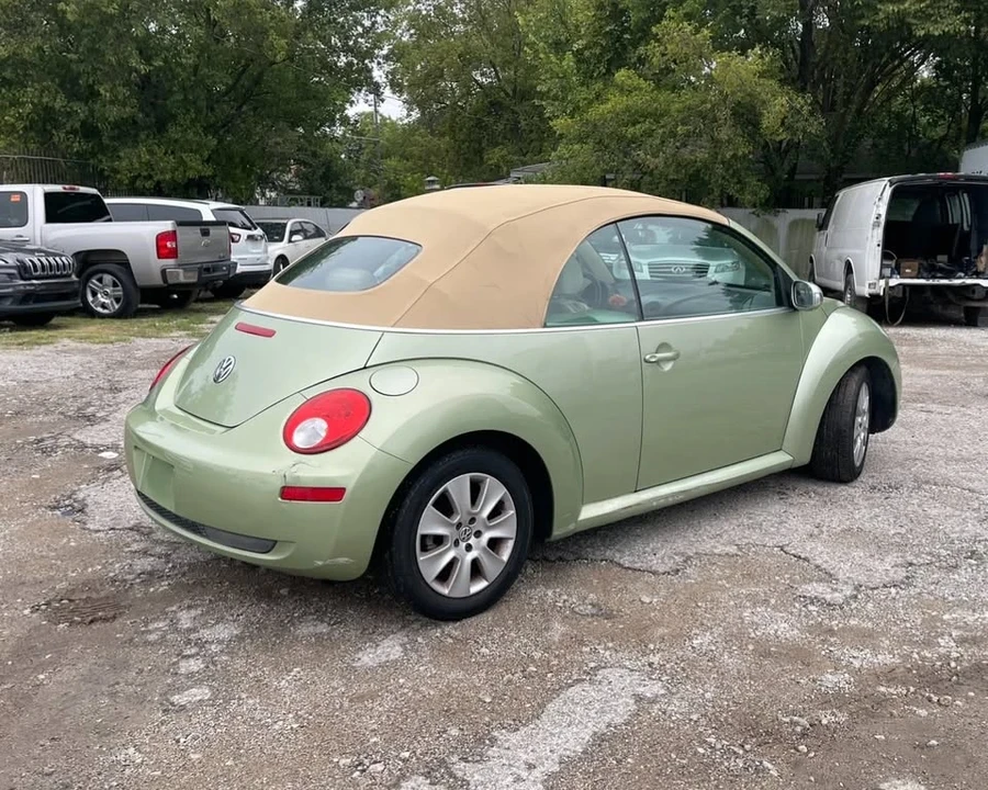 2009 Volkswagen New Beetle - Image 6 of 15