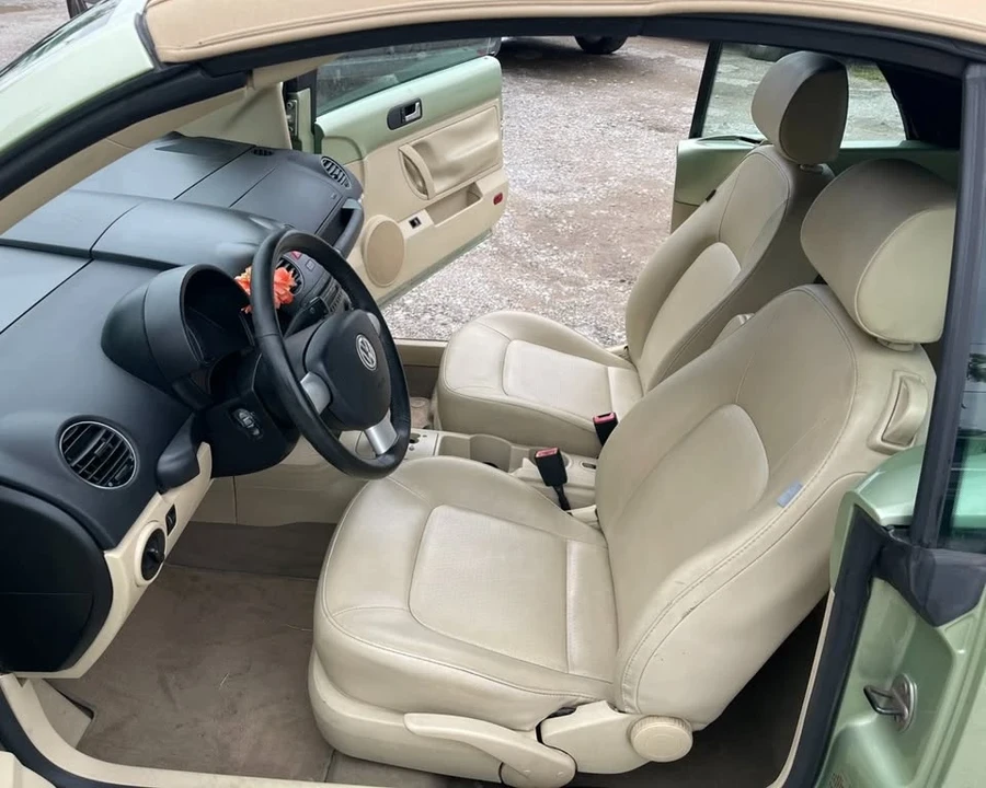 2009 Volkswagen New Beetle - Image 12 of 15