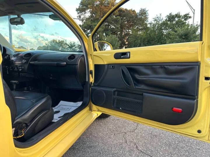 2009 Volkswagen New Beetle - Image 14 of 20