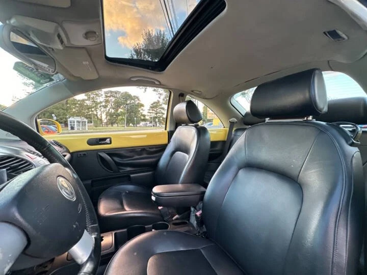 2009 Volkswagen New Beetle - Image 12 of 20