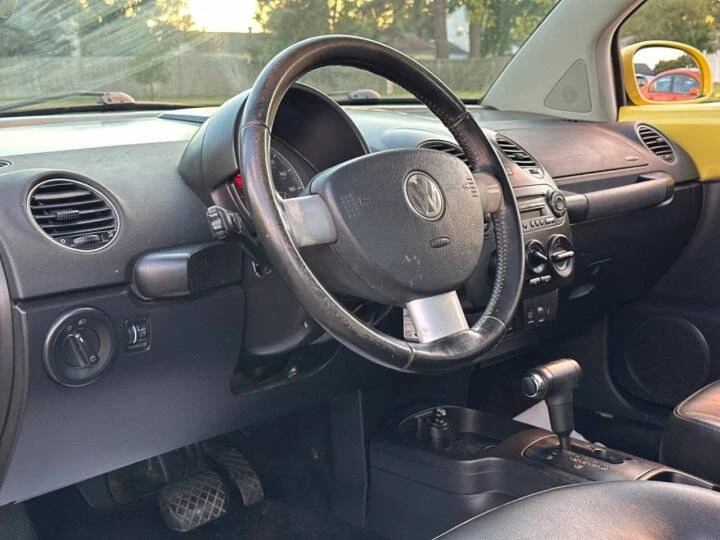 2009 Volkswagen New Beetle - Image 11 of 20