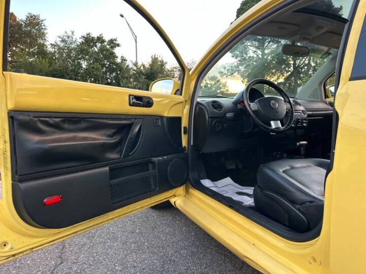 2009 Volkswagen New Beetle - Image 9 of 20