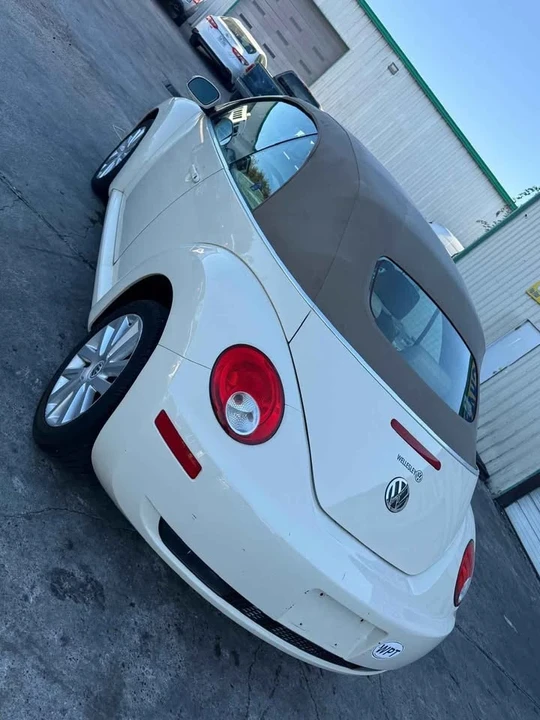 2009 Volkswagen New Beetle - Image 16 of 16