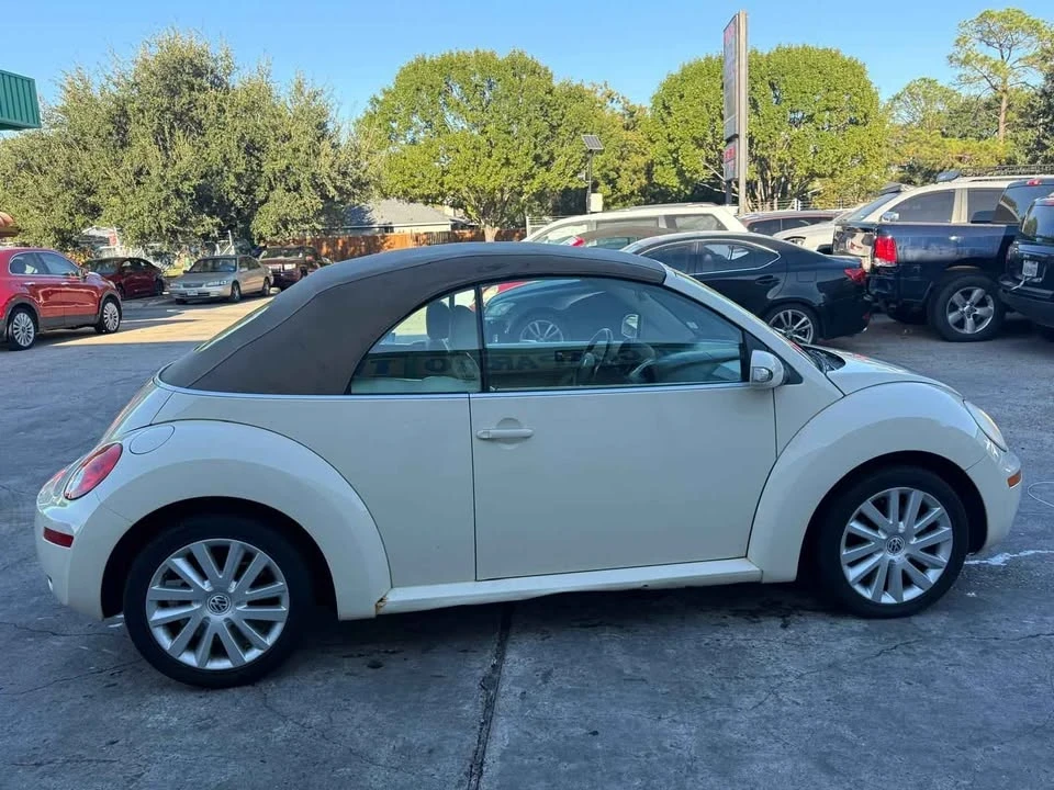 2009 Volkswagen New Beetle - Image 13 of 16