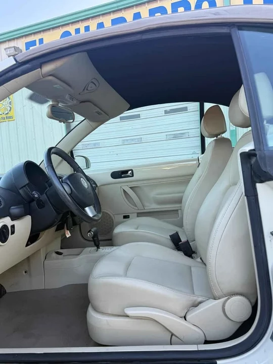 2009 Volkswagen New Beetle - Image 5 of 16