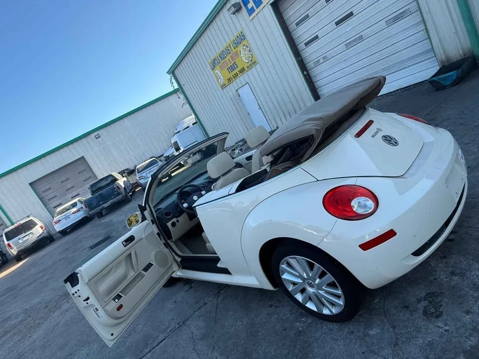 2009 Volkswagen New Beetle - Image 6 of 16