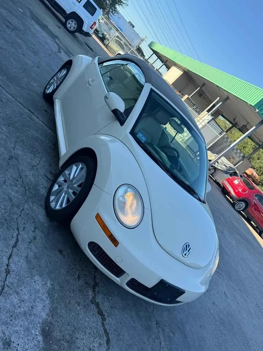 2009 Volkswagen New Beetle - Image 3 of 16