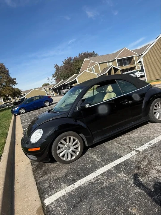 2009 Volkswagen New Beetle - Image 2 of 9