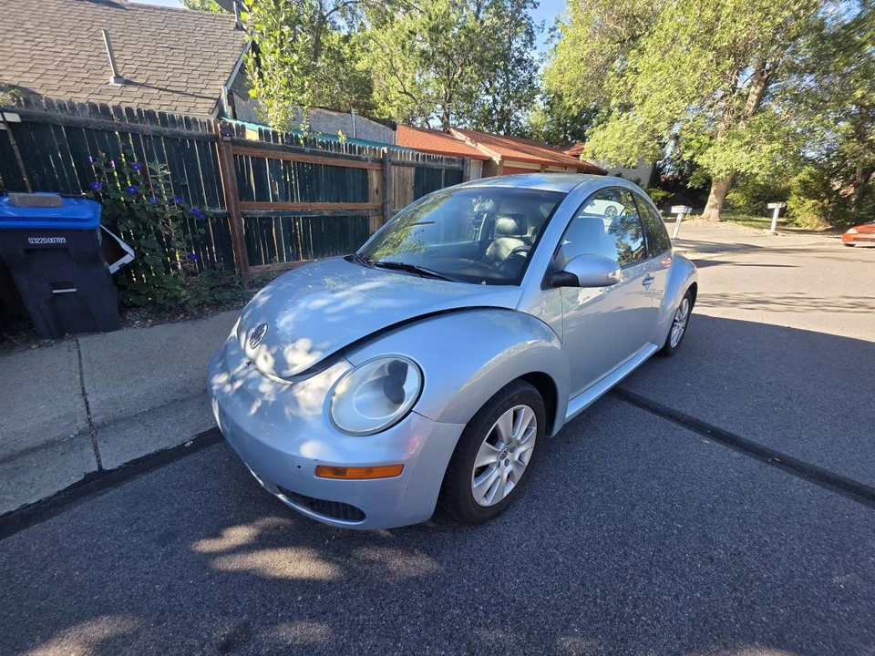2009 Volkswagen New Beetle - Image 2 of 5