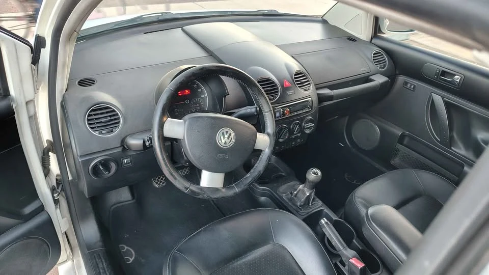 2009 Volkswagen New Beetle - Image 10 of 18