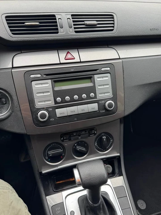 2009 Volkswagen Passat - Image 7 of 10