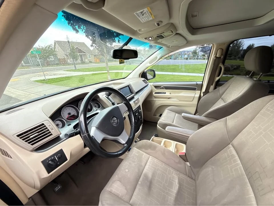 2009 Volkswagen Routan - Image 5 of 7