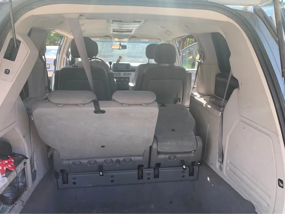 2009 Volkswagen Routan - Image 5 of 7