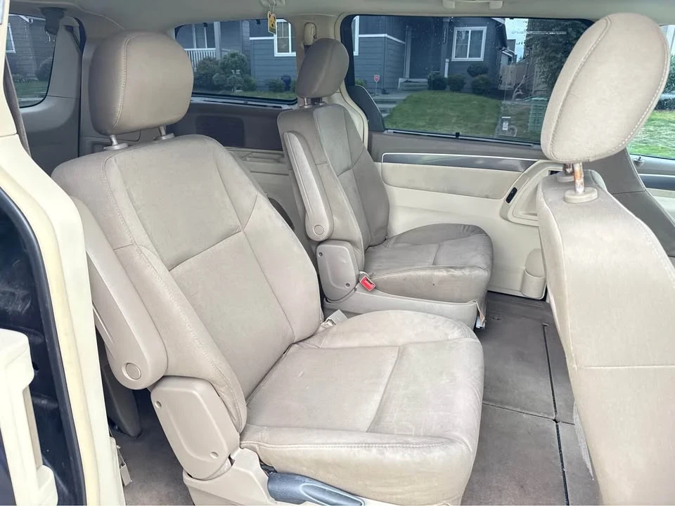 2009 Volkswagen Routan - Image 6 of 7