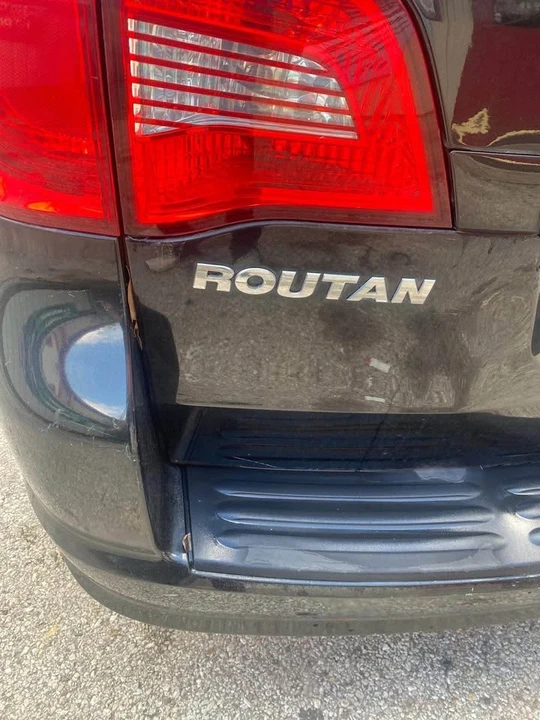 2009 Volkswagen Routan - Image 3 of 10