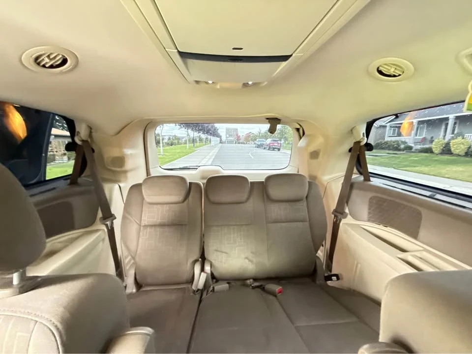 2009 Volkswagen Routan - Image 7 of 7