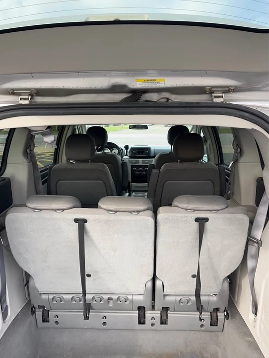 2009 Volkswagen Routan - Image 5 of 6