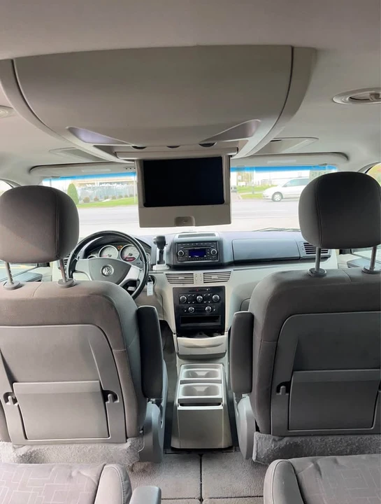 2009 Volkswagen Routan - Image 6 of 6