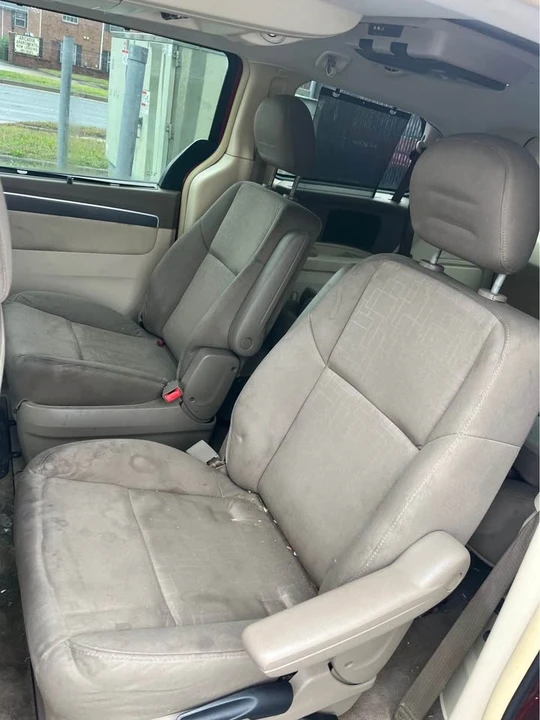 2009 Volkswagen Routan - Image 6 of 6