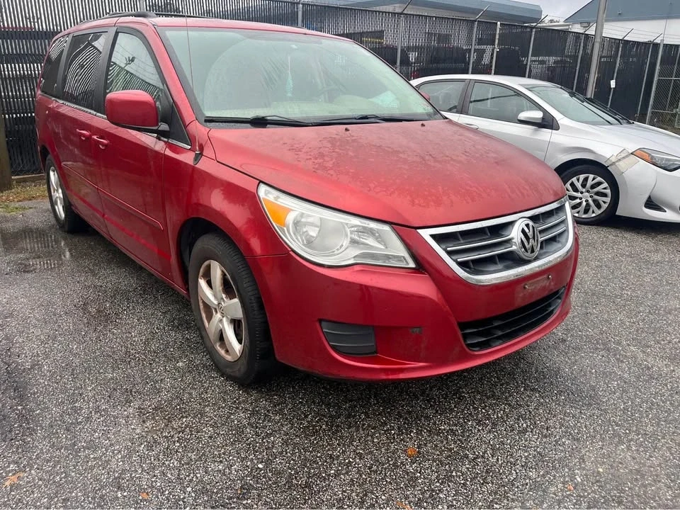 2009 Volkswagen Routan - Image 4 of 6