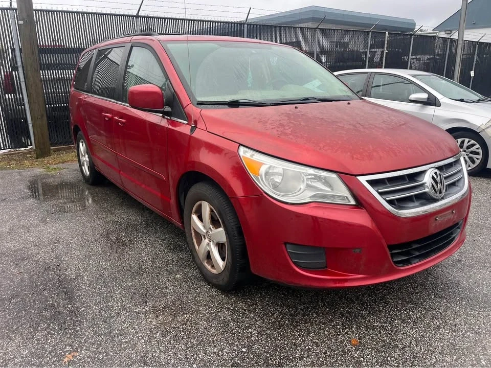 2009 Volkswagen Routan - Image 3 of 6