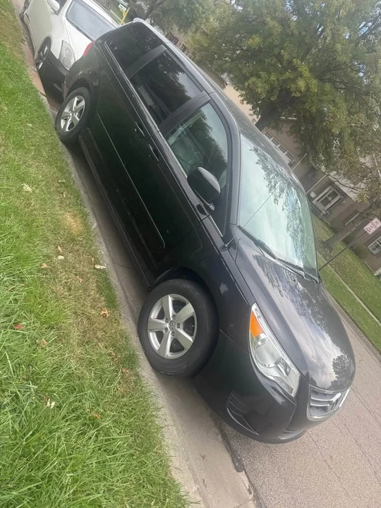 2009 Volkswagen Routan - Image 4 of 4