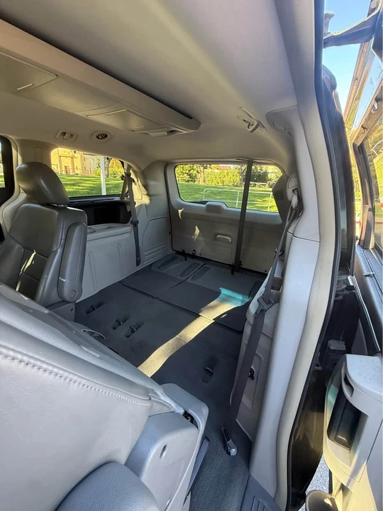 2009 Volkswagen Routan - Image 12 of 13