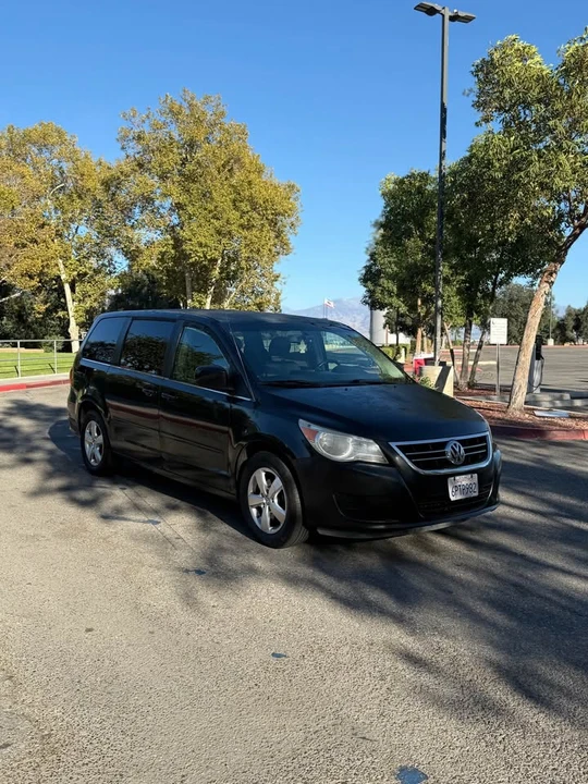 2009 Volkswagen Routan - Image 6 of 13