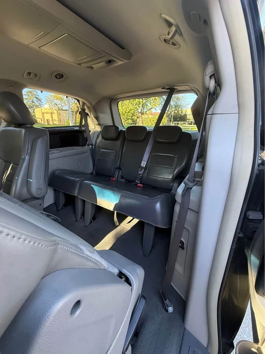 2009 Volkswagen Routan - Image 11 of 13