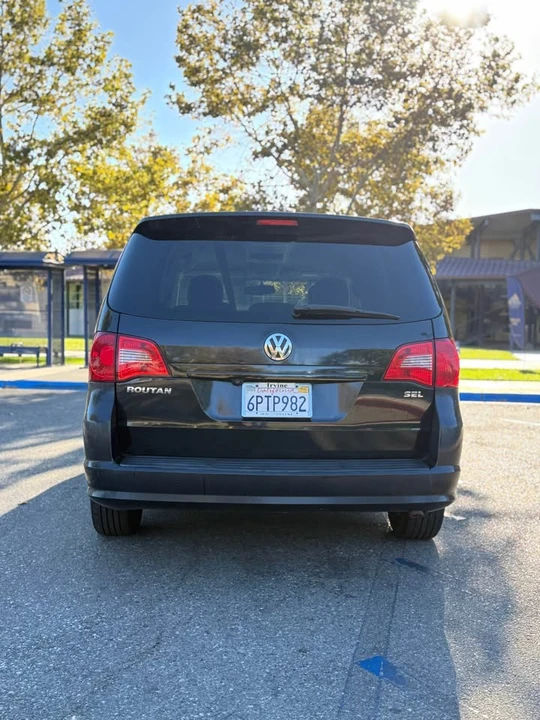 2009 Volkswagen Routan - Image 4 of 13